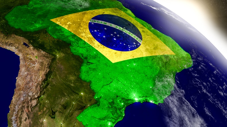 MT1808_Brazil Flag-Globe_527026192 _1200.jpg