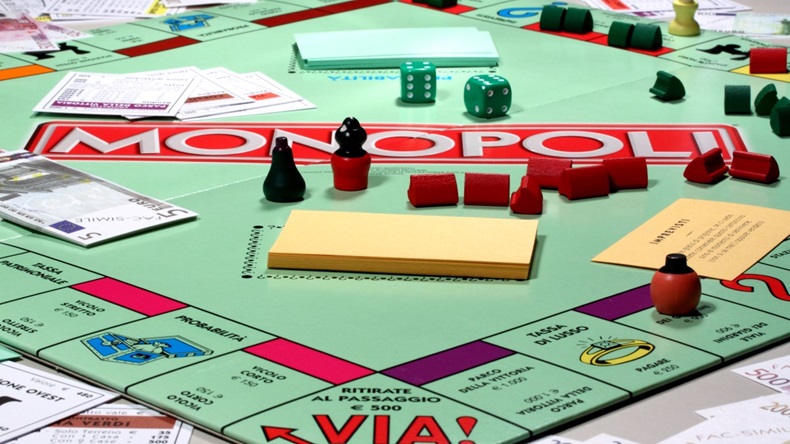 Medium shot of an Italian-language Monopoly board game.